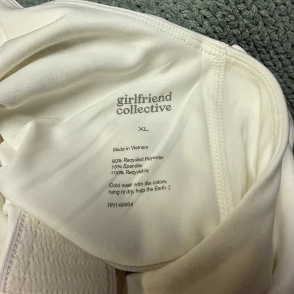 Girlfriend Collective - Zoe Superstretch Tank - Picture 2 of 3